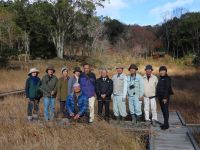 亀山先生と植物園ボランティアの皆さんと。普段の植物園ボランティアの活動についても説明させていただきました